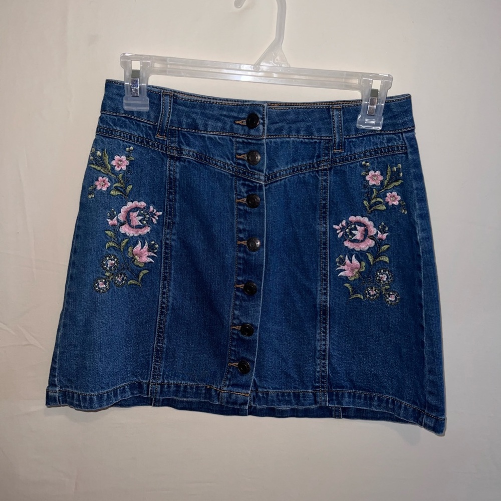 Mudd Floral Embroidered Button Front Mini Denim Skirt